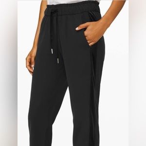 Lululemon on the fly jogger with velvet trim and waist tie